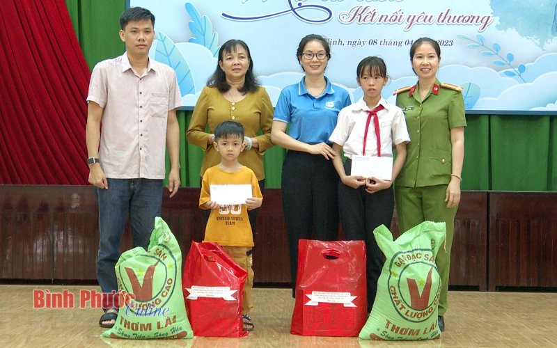 Hội LHPN Lộc Ninh tổ chức chương trình “Mẹ đỡ đầu - kết nối yêu thương”