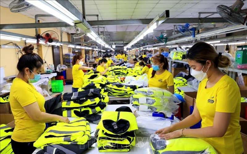 Khách hàng sản xuất kinh doanh khó khăn sẽ được giữ nguyên nhóm nợ?