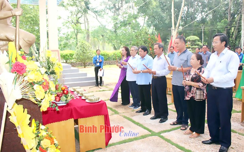 Kh&aacute;nh th&agrave;nh c&ocirc;ng tr&igrave;nh t&ocirc;n tạo Nh&agrave; truyền thống c&ocirc;ng nh&acirc;n cao su B&igrave;nh Long