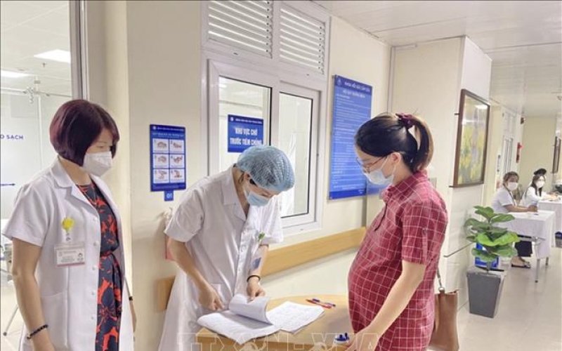 Khó đảm bảo khả năng cân đối quỹ với đề xuất vợ sinh con, chồng được nghỉ làm 1 tháng