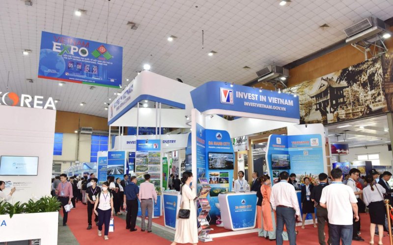 Khu gian hàng “Invest in Vietnam” tại VIETNAM EXPO - cầu nối xúc tiến đầu tư phát triển công nghiệp trọng điểm Việt Nam