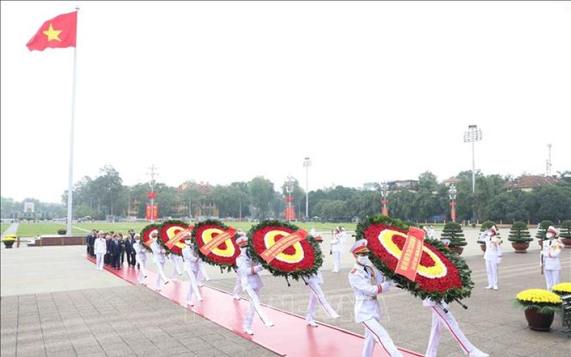 Lãnh đạo Đảng, Nhà nước vào Lăng viếng Chủ tịch Hồ Chí Minh 