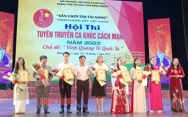 Người trẻ yêu “nhạc đỏ”