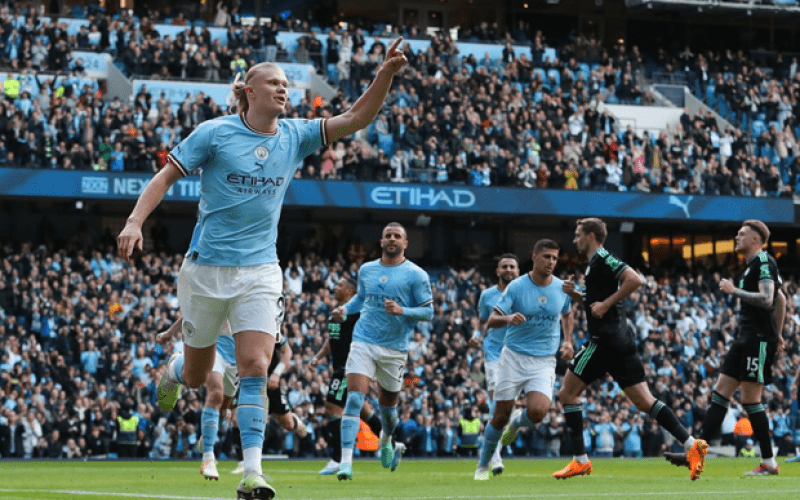 Premier League: Manchester City chỉ còn kém Arsenal 3 điểm