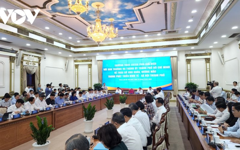 Thủ tướng họp với TP.HCM tháo gỡ khó khăn, vướng mắc để phát triển kinh tế-xã hội