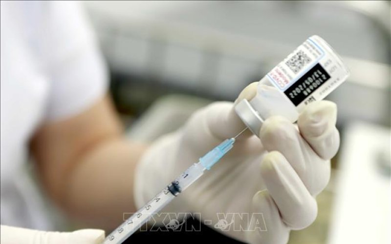 Thúc đẩy tiêm vaccine phòng COVID-19, đặc biệt là các trường hợp nguy cơ cao