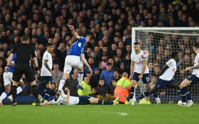 Tottenham đẩy Manchester United khỏi top 4 Premier League