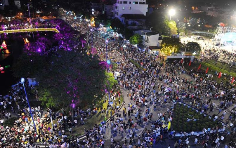 TP Hải Dương khai trương phố đi bộ, chợ đ&ecirc;m Bạch Đằng