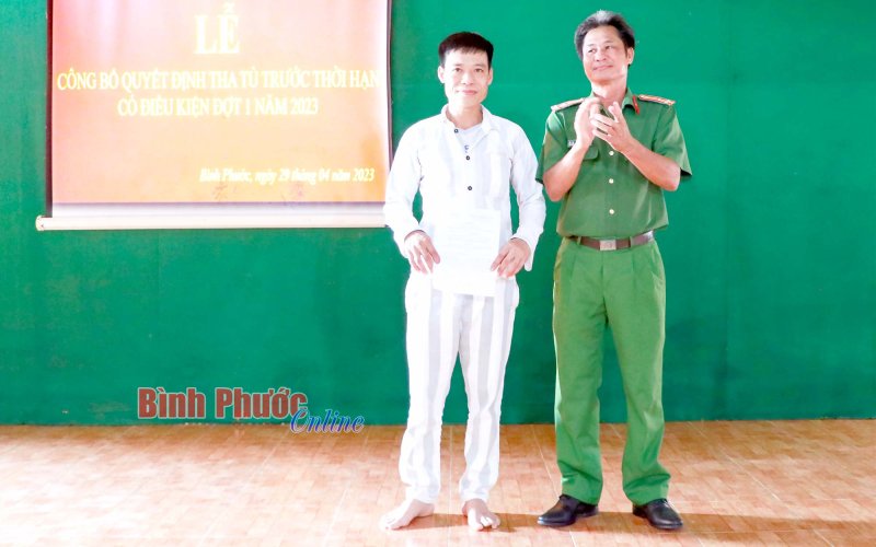Công an tỉnh Bình Phước công bố quyết định tha tù trước thời hạn