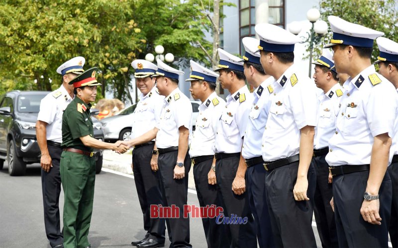 Trung tướng Nguyễn Doãn Anh thăm, nắm tình hình tại Vùng 5 Hải quân