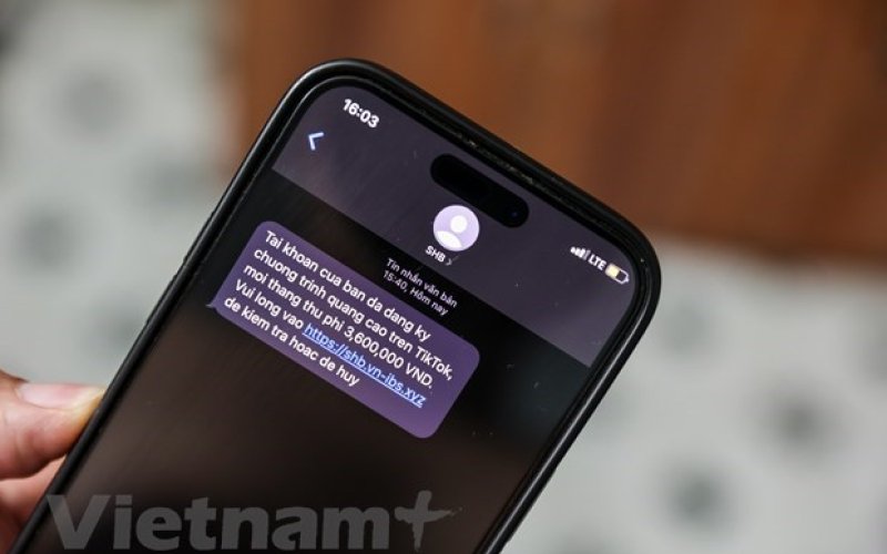 Tuyệt đối không bấm vào các đường link lạ giả mạo tin nhắn ngân hàng