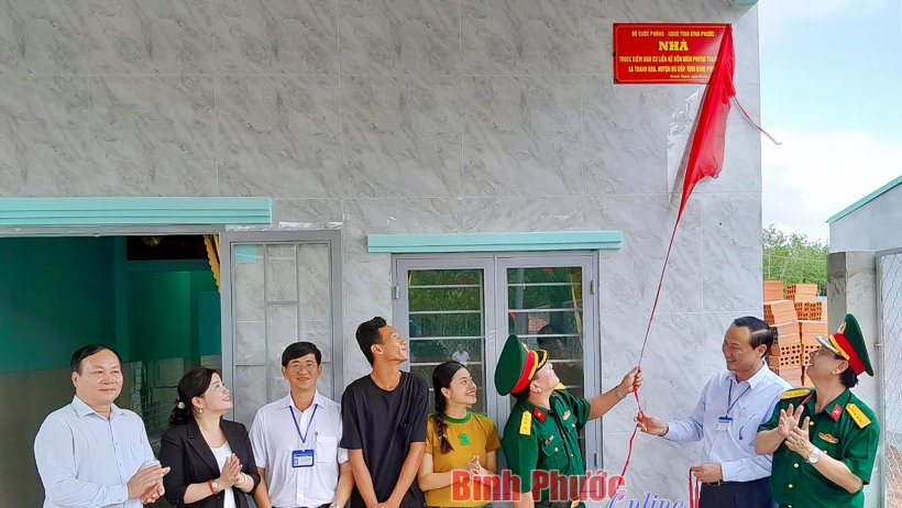 Bình Phước: Bàn giao 93 căn nhà điểm dân cư liền kề chốt dân quân biên giới