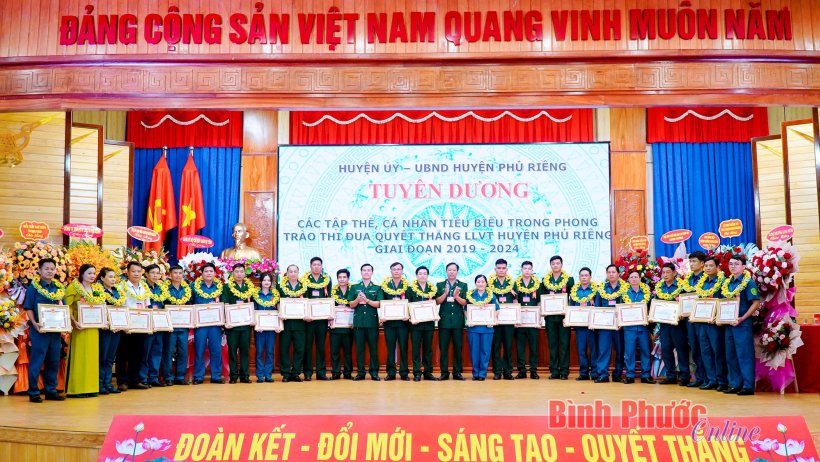 Đại hội thi đua quyết thắng huyện Phú Riềng