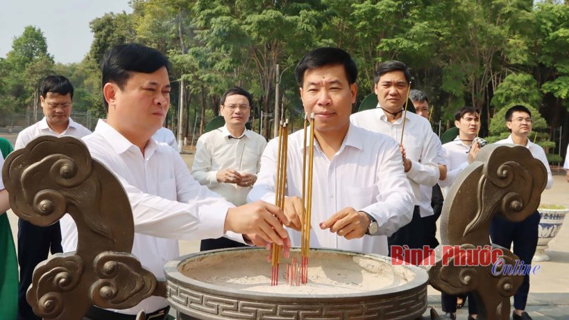 Đoàn công tác tỉnh Nghệ An dâng hương tưởng niệm tại các di tích lịch sử ở Bình Phước