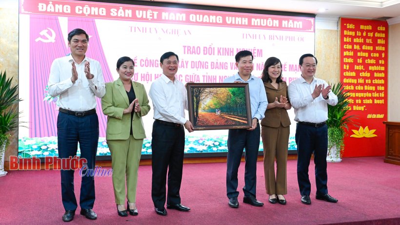 Đoàn công tác tỉnh Nghệ An thăm và làm việc với Bình Phước