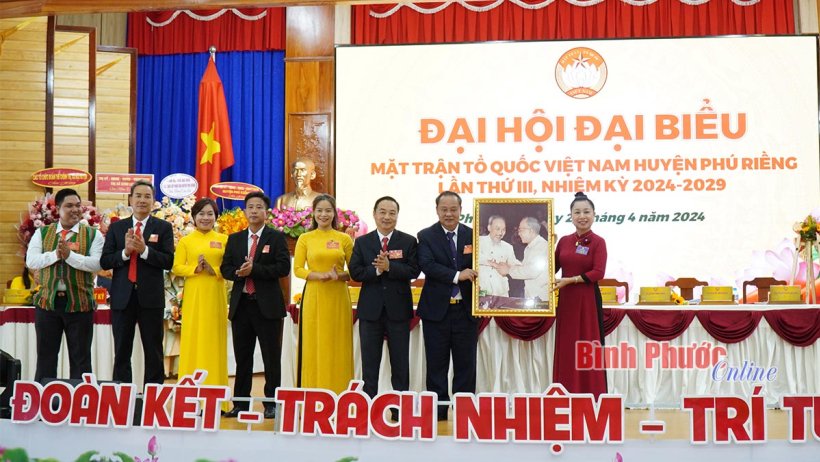 Khai mạc đại hội điểm MTTQVN huyện Phú Riềng