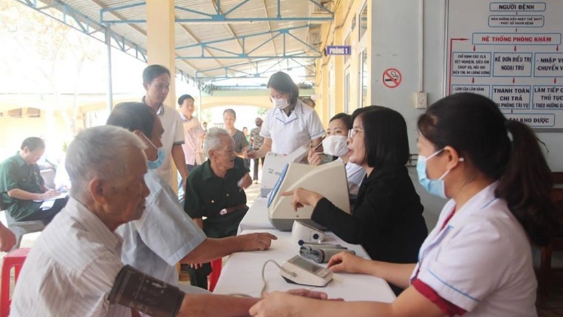 Khám bệnh, cấp phát thuốc miễn phí cho cựu chiến binh Phú Riềng