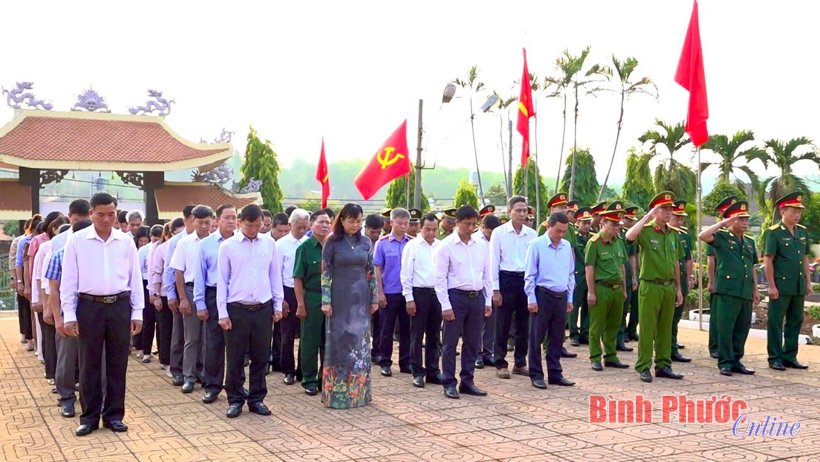 Lộc Ninh dâng hương kỷ niệm 52 năm ngày giải phóng