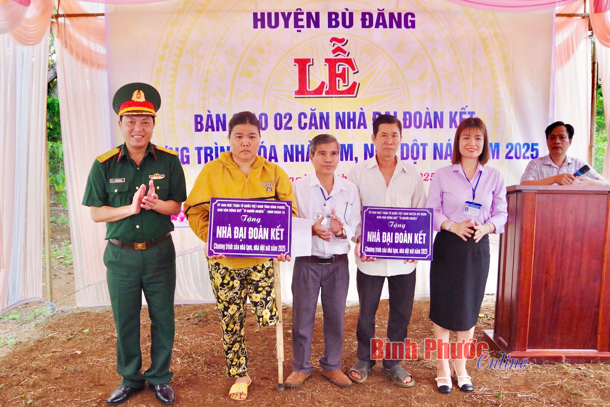2 căn nhà đại đoàn kết tặng hộ dân xã Bom Bo