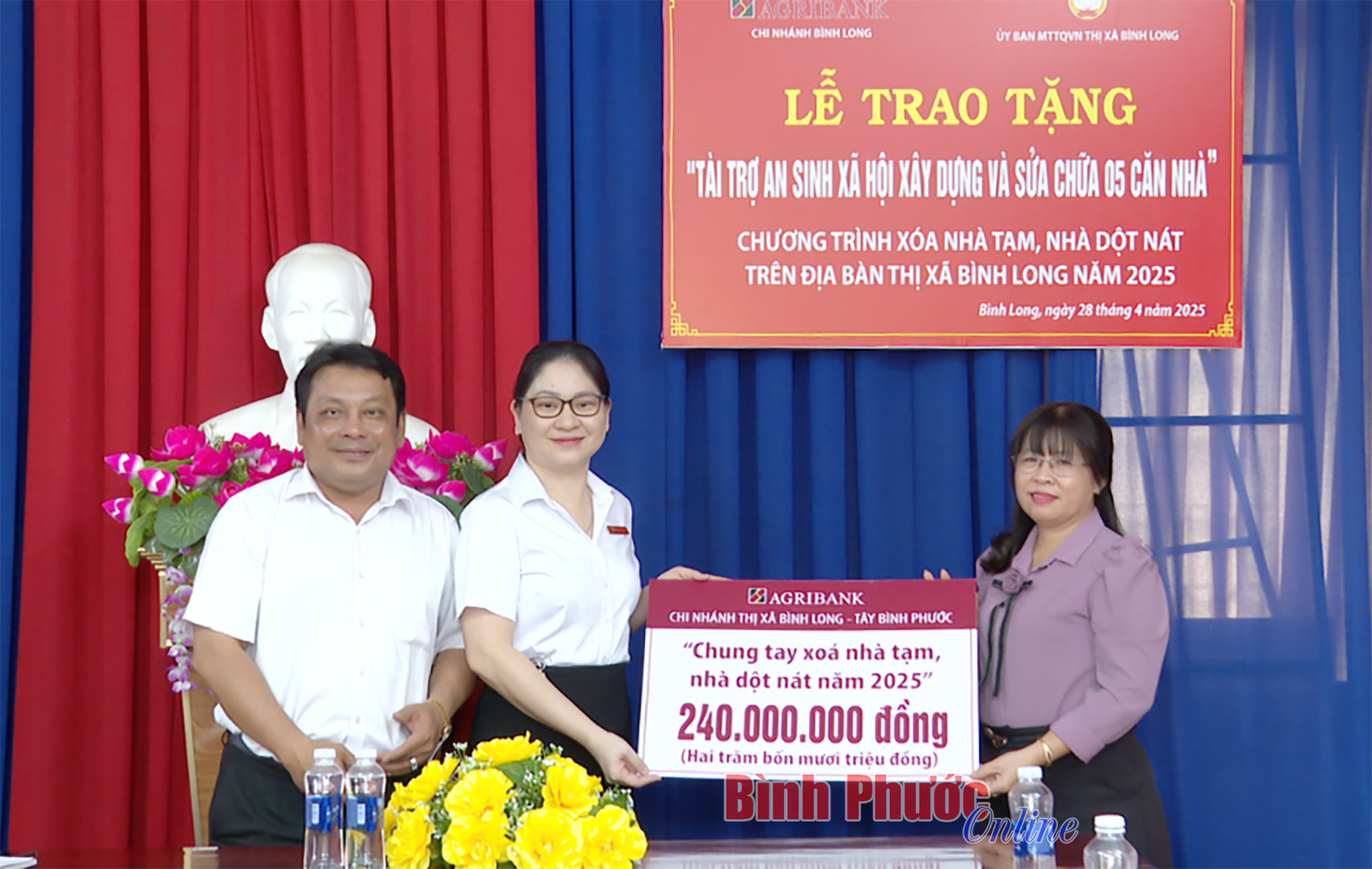 Agribank Bình Long hỗ trợ kinh phí xóa nhà tạm, nhà dột nát 
