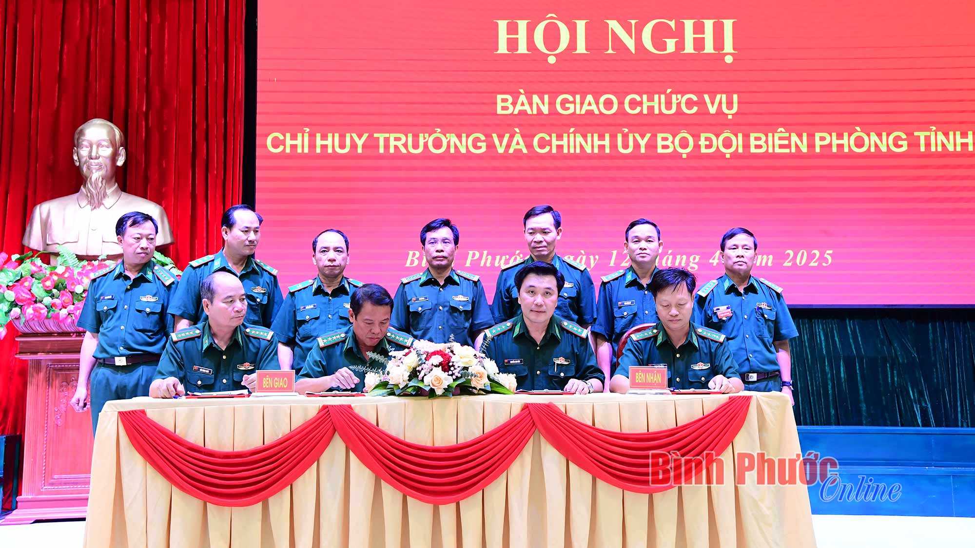Bàn giao chức vụ Chỉ huy trưởng và Chính ủy Bộ đội biên phòng tỉnh Bình Phước