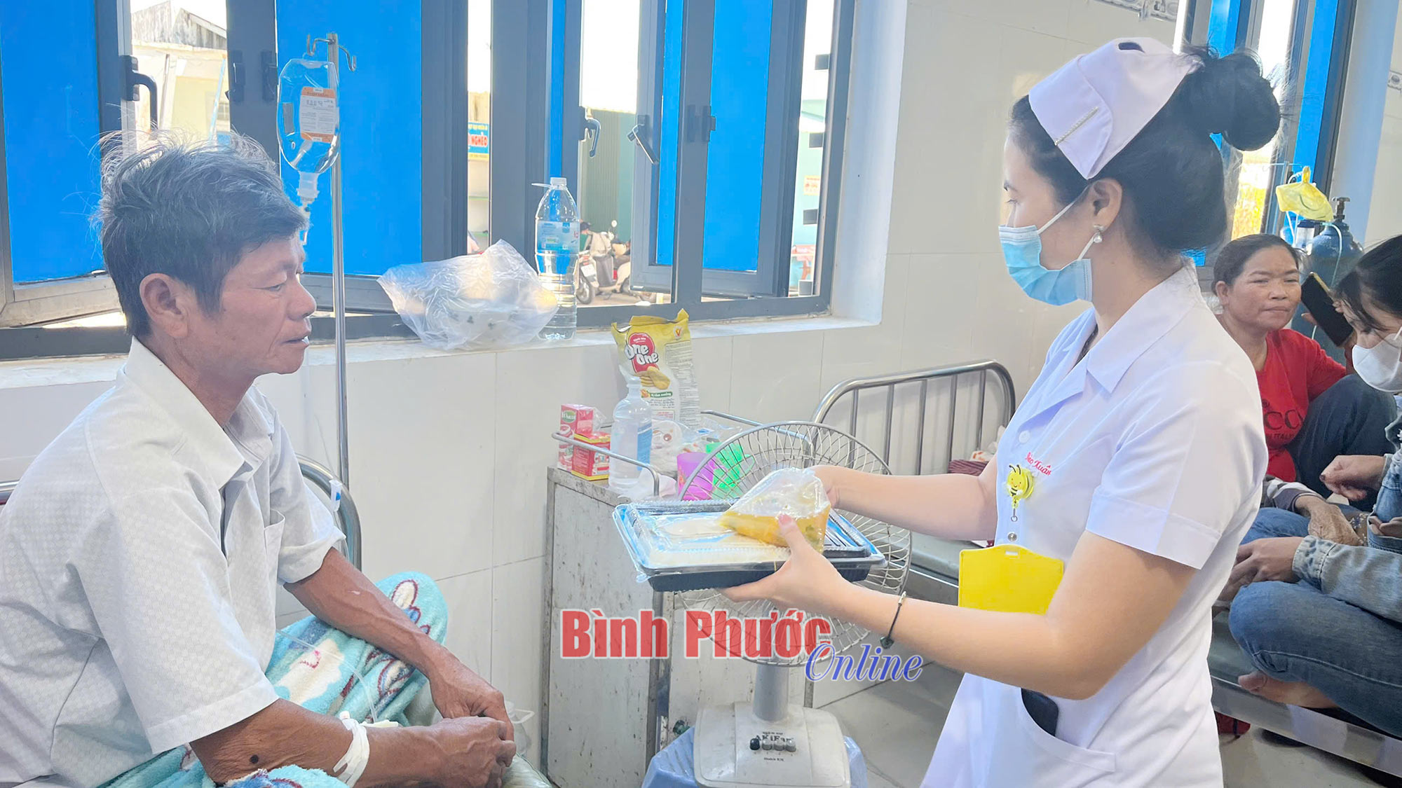 Bếp cơm “áo trắng”