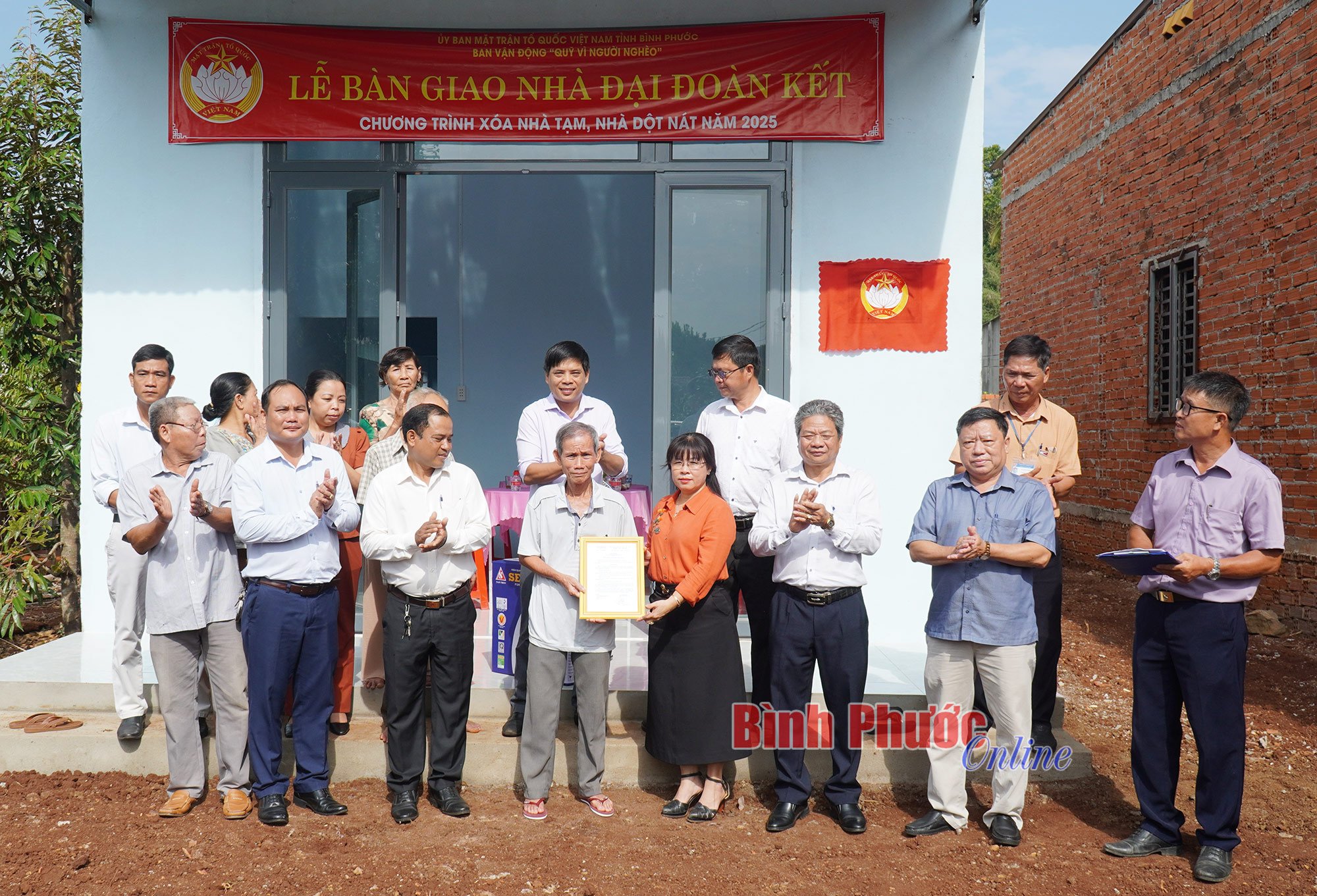 Bình Long bàn giao 5 nhà đại đoàn kết cho hộ khó khăn 