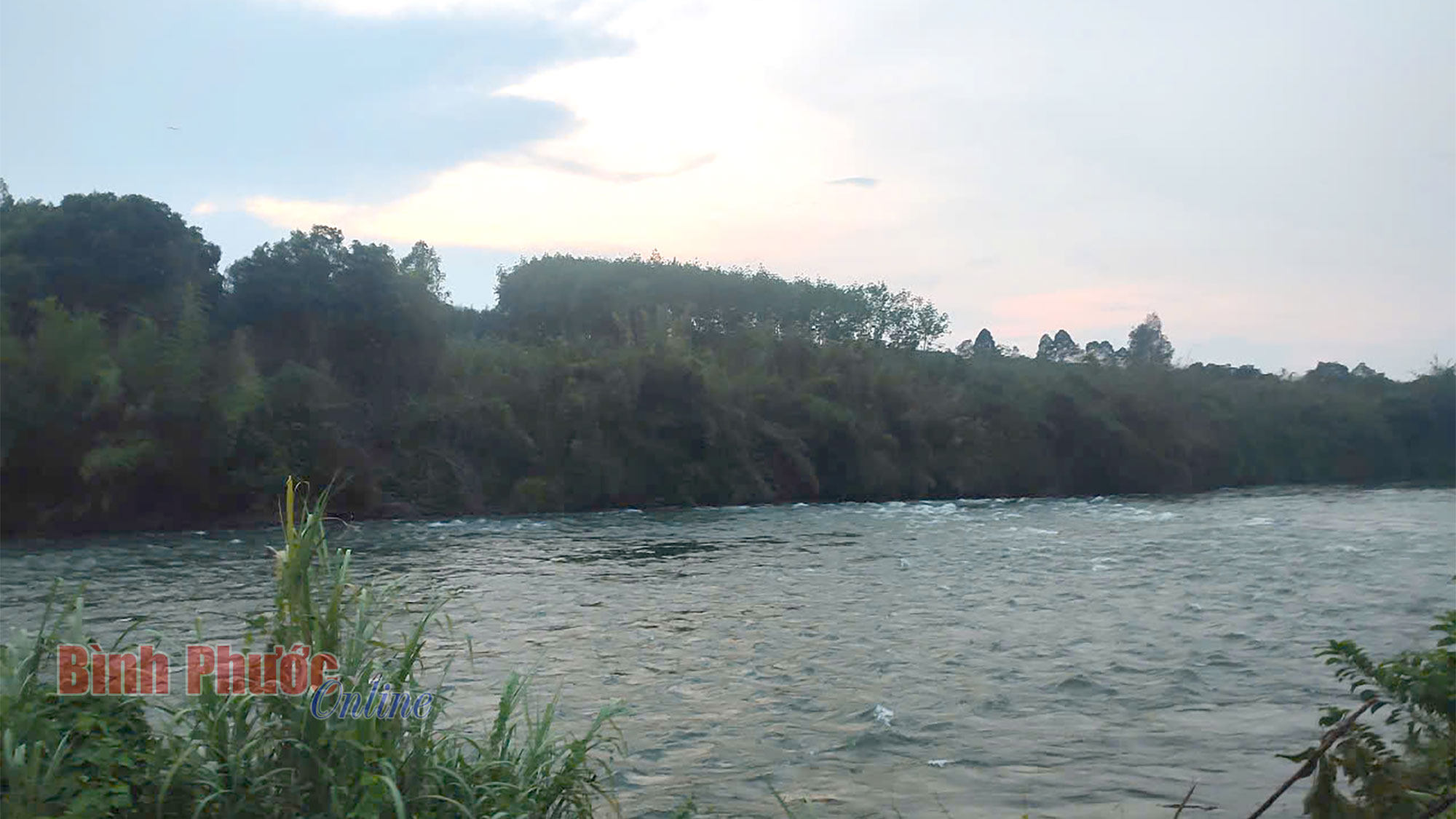 Bình Phước: Bé trai 11 tuổi bị nước cuốn trôi khi tắm trên Sông Bé