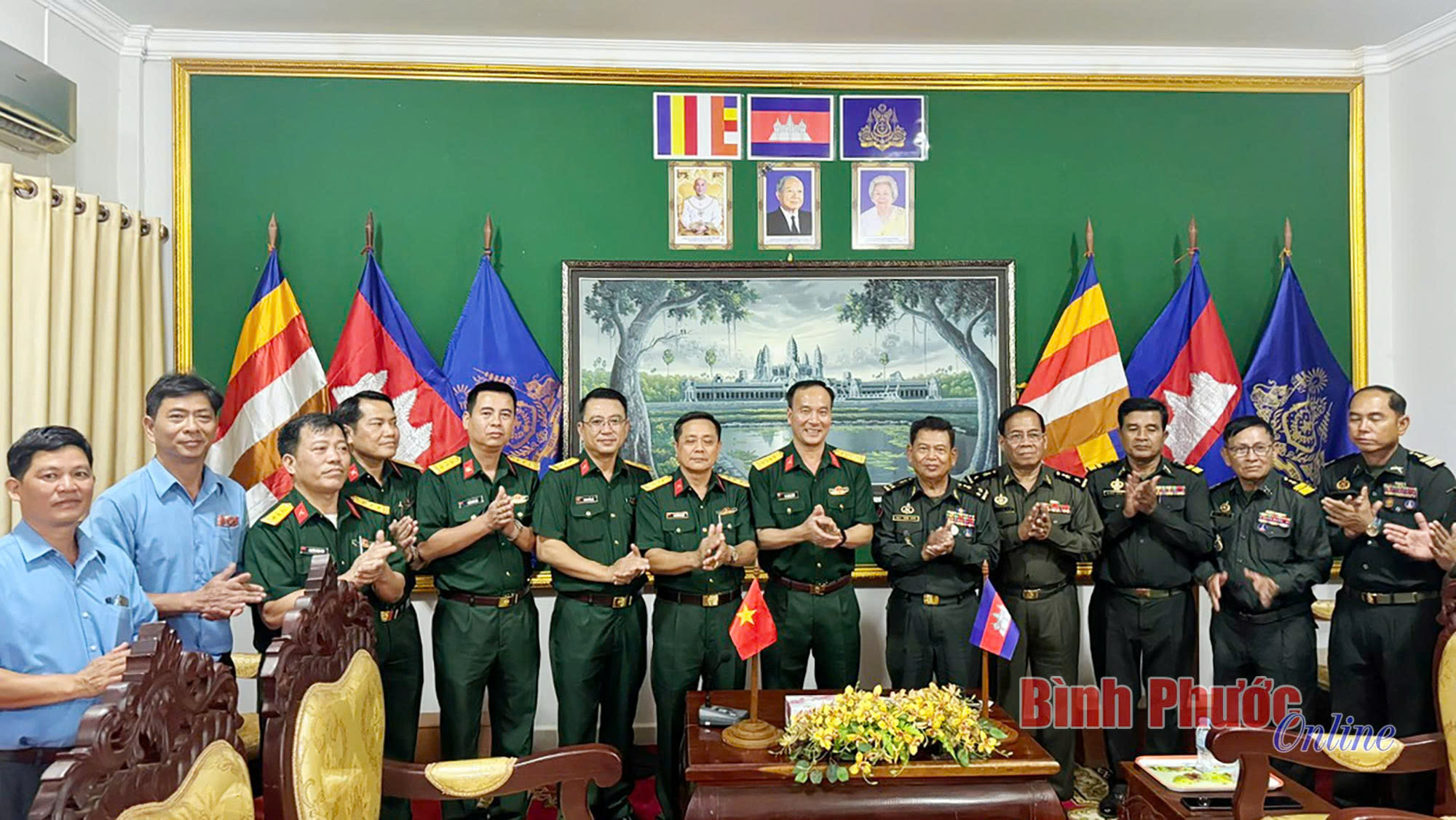 Bộ CHQS tỉnh Bình Phước thăm và làm việc tại Campuchia 