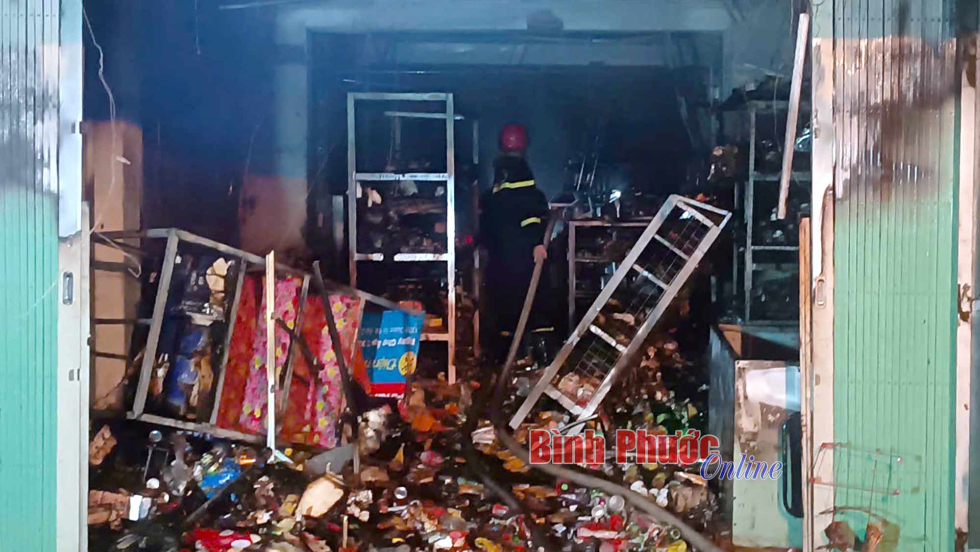 Cháy lớn tại tiệm tạp hóa, nhiều tài sản bị thiêu rụi