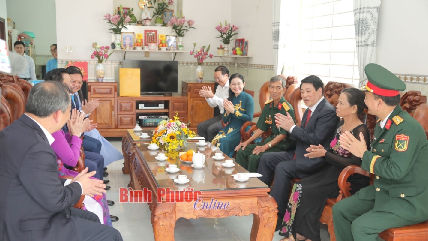 Chủ tịch nước quyết định dành 834 tỷ đồng tặng quà người có công dịp 30-4 và 2-9