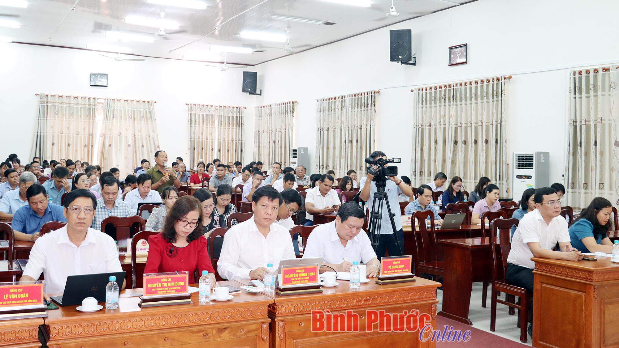 Đại biểu Quốc hội tiếp xúc cử tri Đồng Xoài
