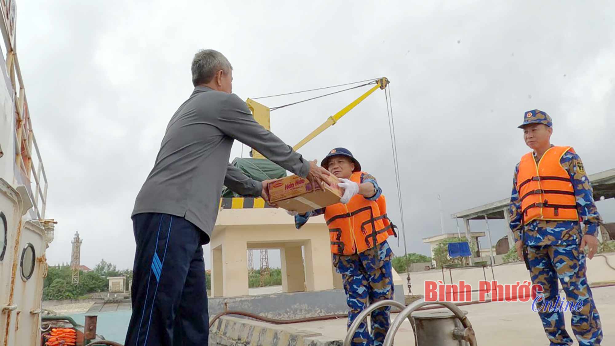 Điểm tựa cho ngư dân bám biển