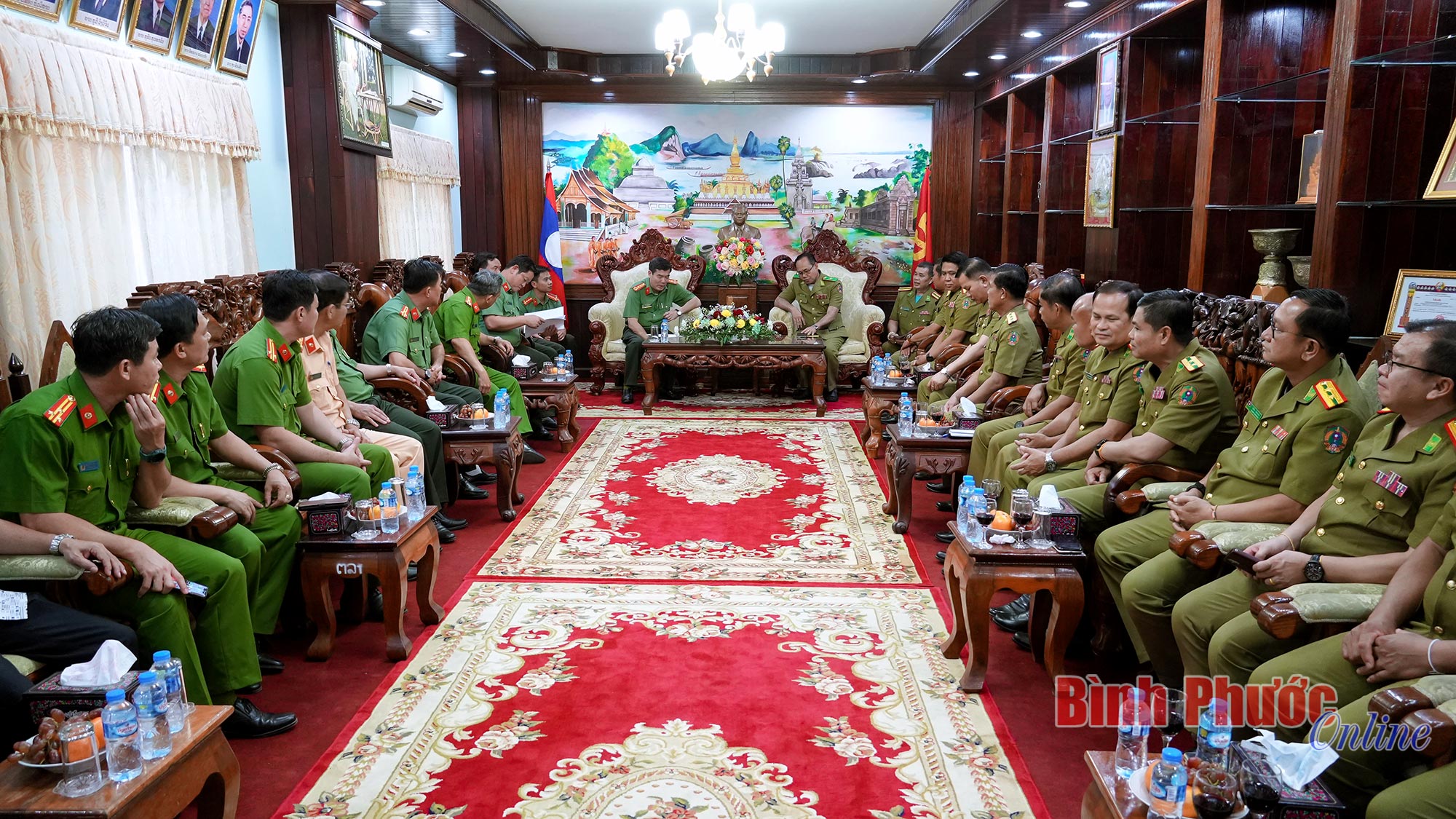 Đoàn Công an tỉnh Bình Phước thăm, làm việc và chúc tết tại Công an tỉnh Chămpasắk