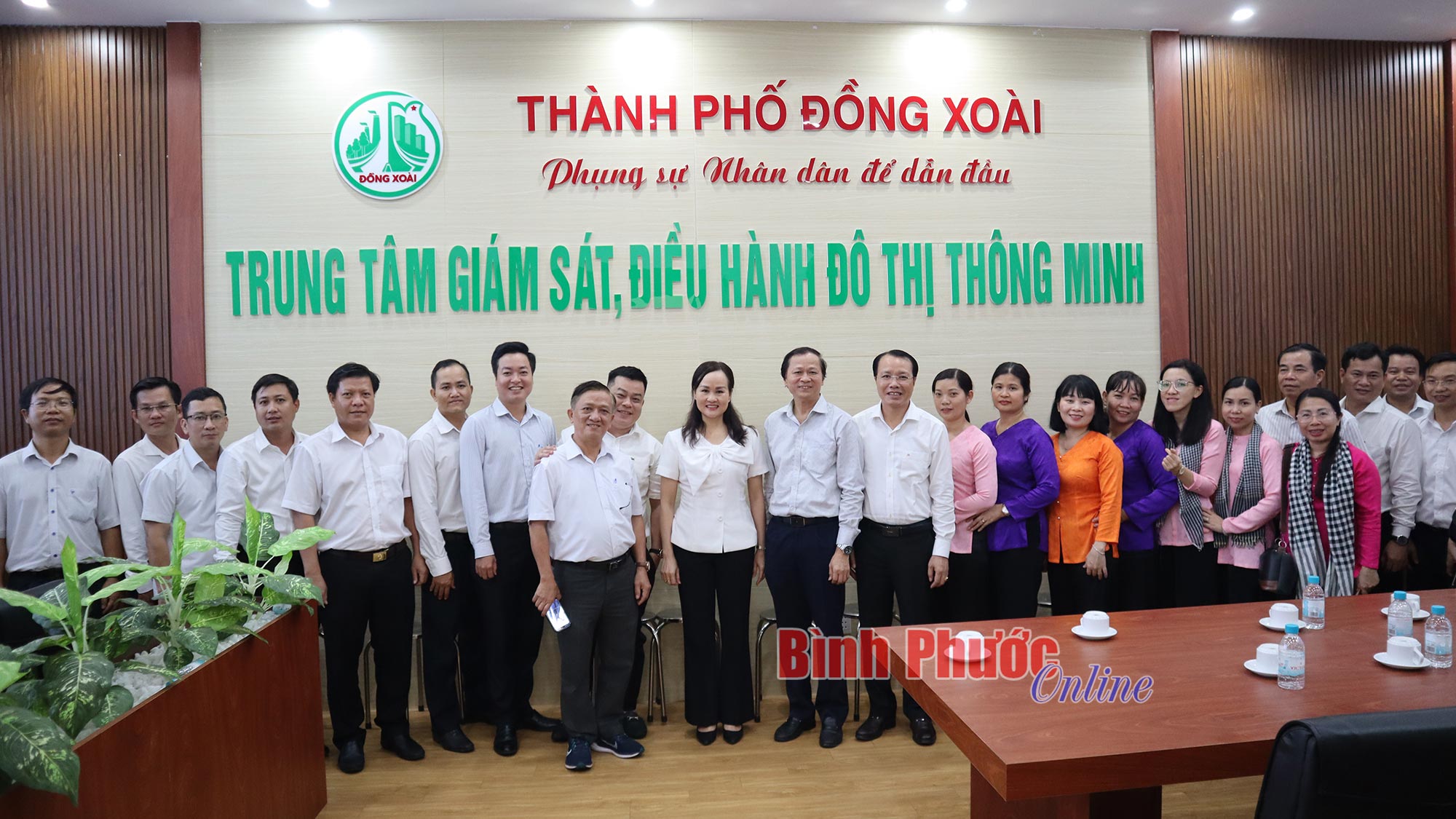 Đoàn công tác Ủy ban Kiểm tra Tỉnh ủy Đồng Nai dâng hương tại tượng đài Chiến thắng Đồng Xoài