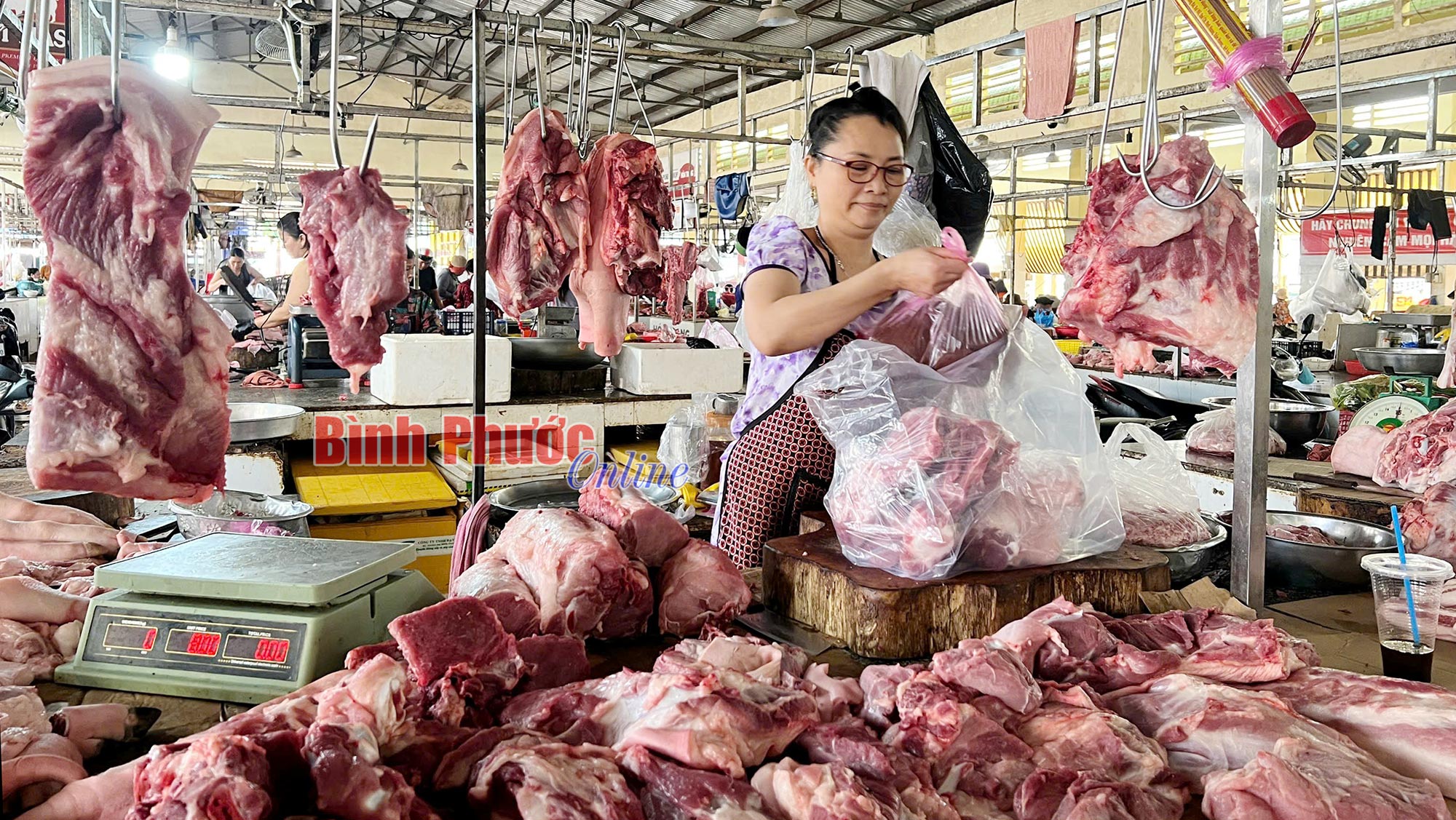 Giá heo tăng cao, tiểu thương gặp khó