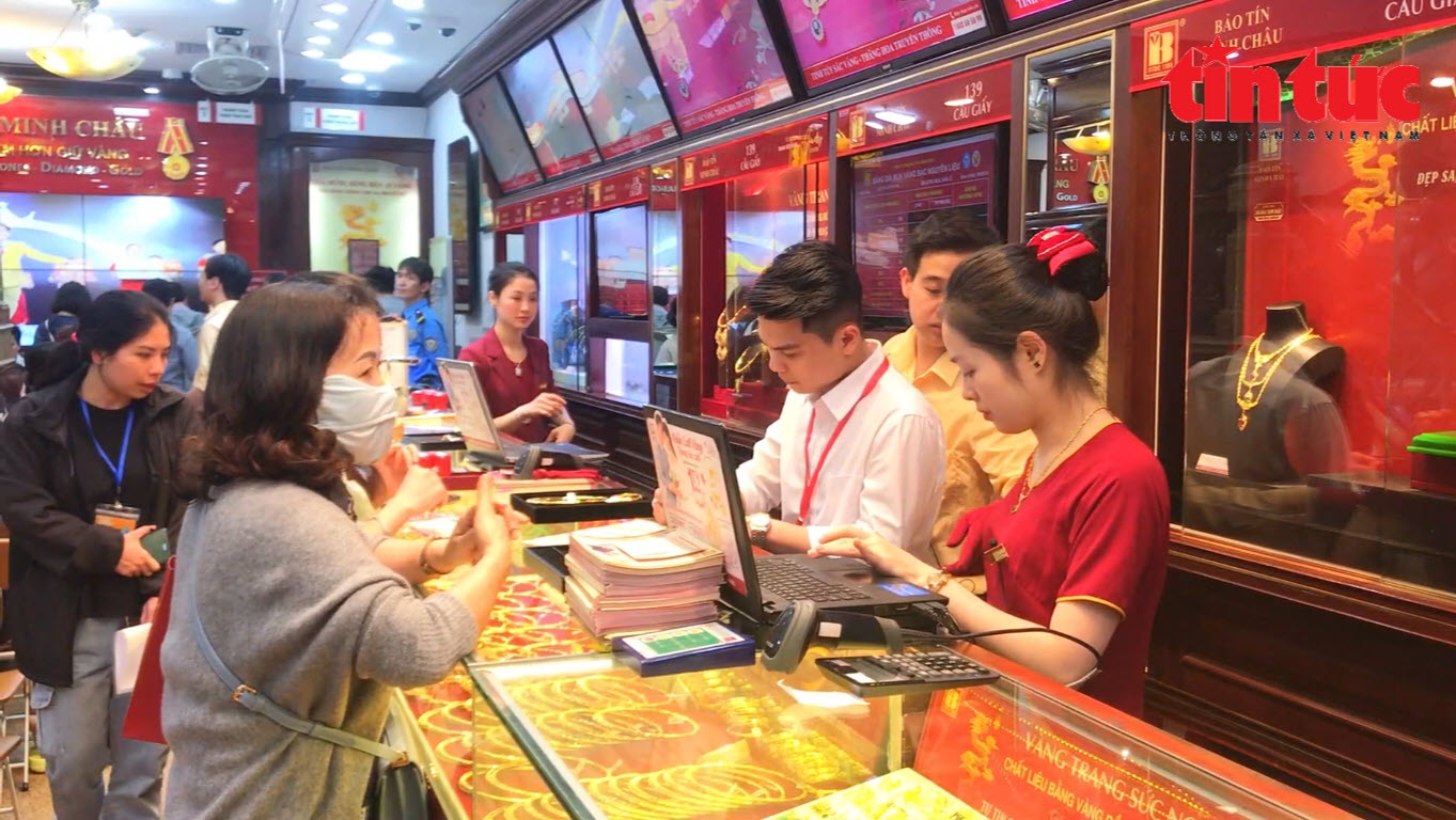 Giá vàng hôm nay 3-4 đồng loạt tăng mạnh, tiến sát 103 triệu đồng/lượng