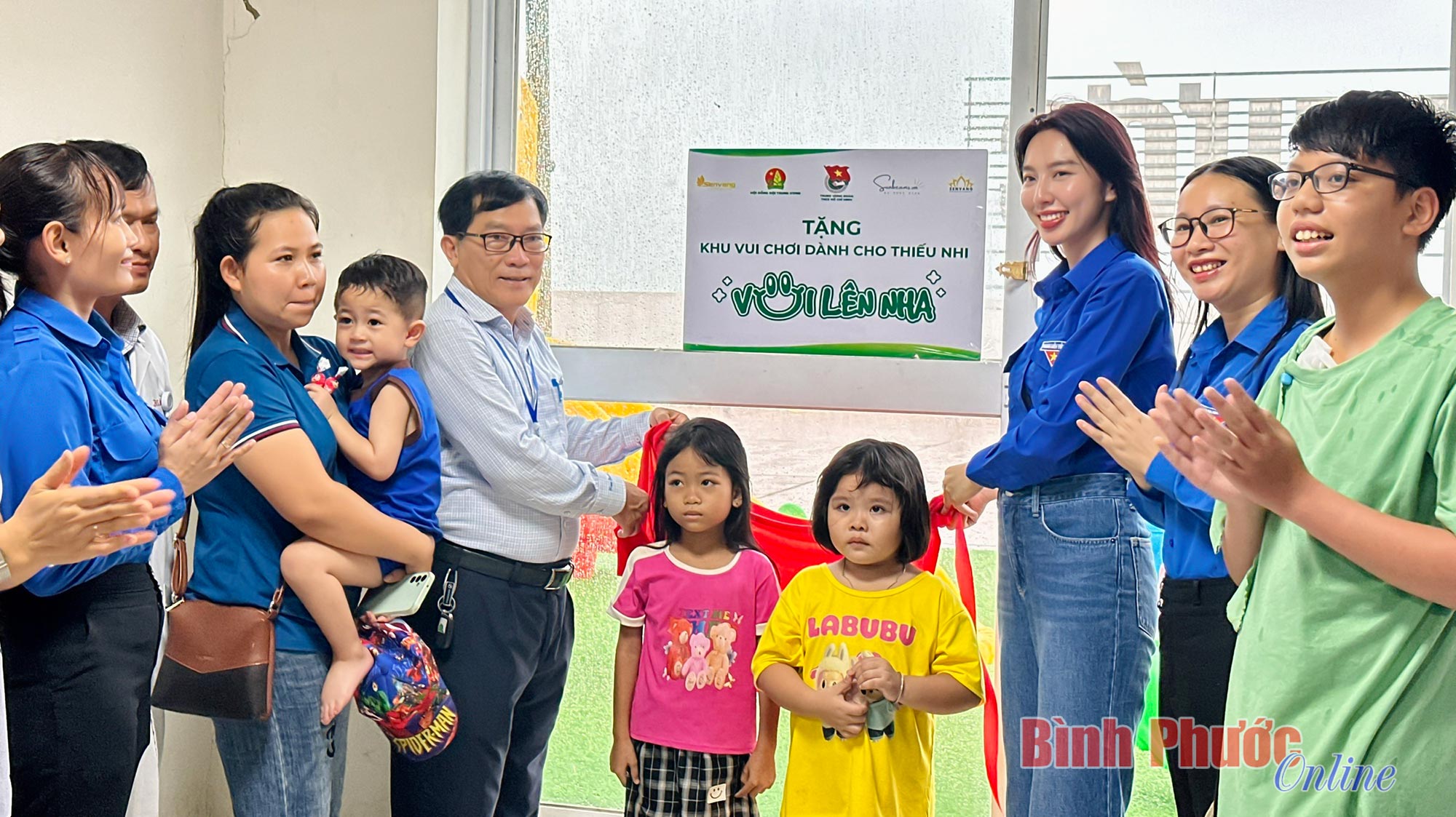 Hoa hậu Thùy Tiên bàn giao khu vui chơi dành cho thiếu nhi Bình Phước