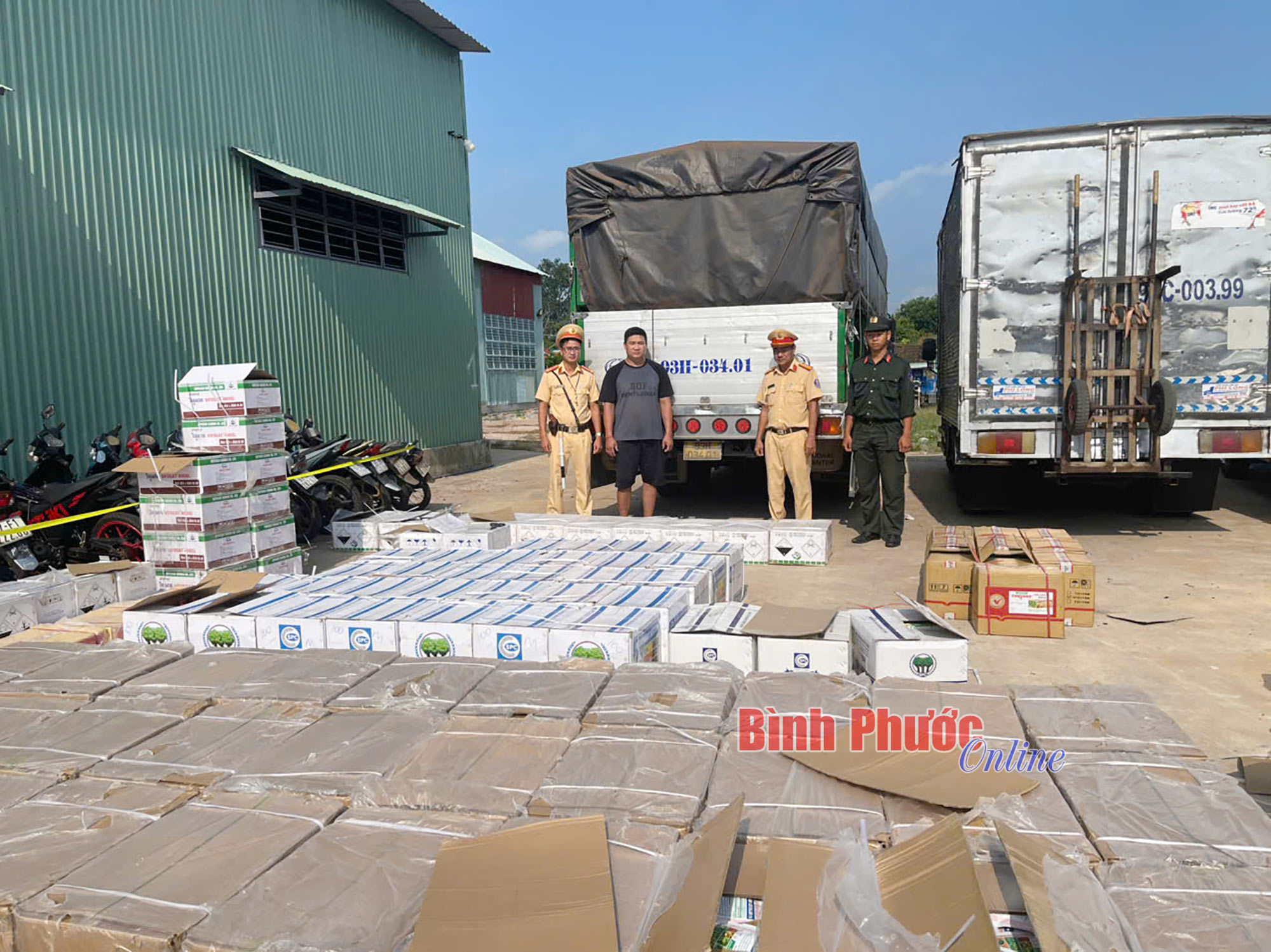 Kiểm soát giao thông phát hiện đối tượng chở hàng lậu