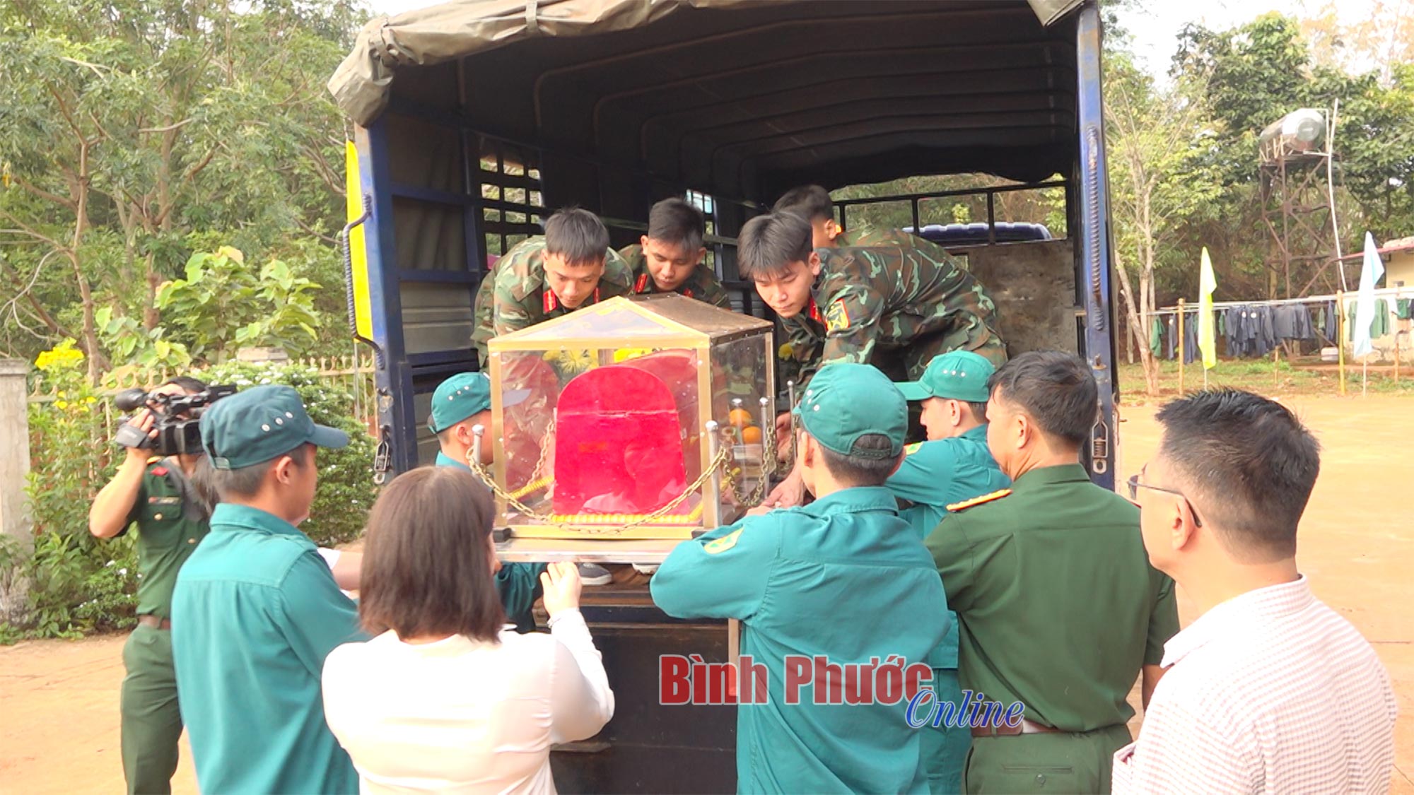 Lộc Ninh: Viếng và tiễn đưa hài cốt liệt sĩ về Nghĩa trang liệt sĩ tỉnh