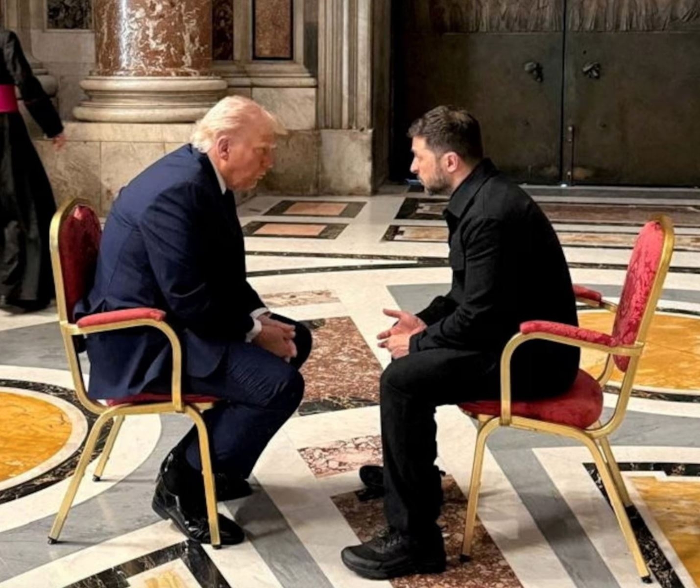 Mỹ - Ukraine sắp ký thoả thuận khoáng sản lịch sử: Cơ hội hay cạm bẫy?