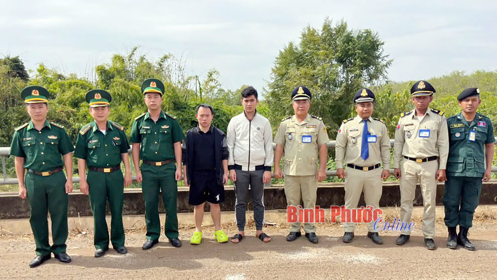 Ngăn chặn xuất, nhập cảnh trái phép