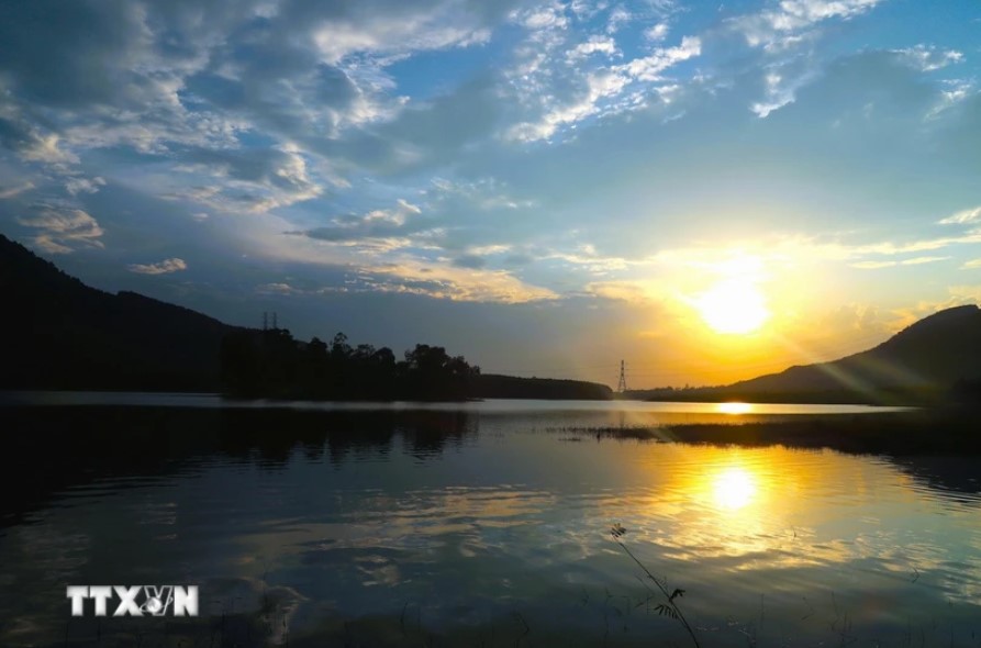 Nghệ An: Vẻ đẹp hoang sơ, yên bình của hồ Xuân Dương thu hút du khách