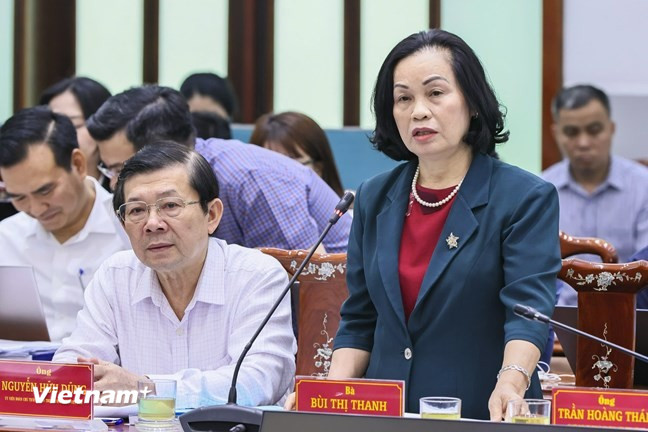 Người dân lo lắng, bất an vì sữa giả, thuốc giả và giá vàng tăng đột biến