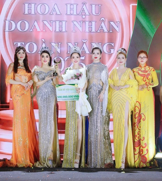 Nữ thạc sĩ Đinh Thị Thanh Mai đăng quang Hoa hậu Doanh nhân Toàn năng 2025