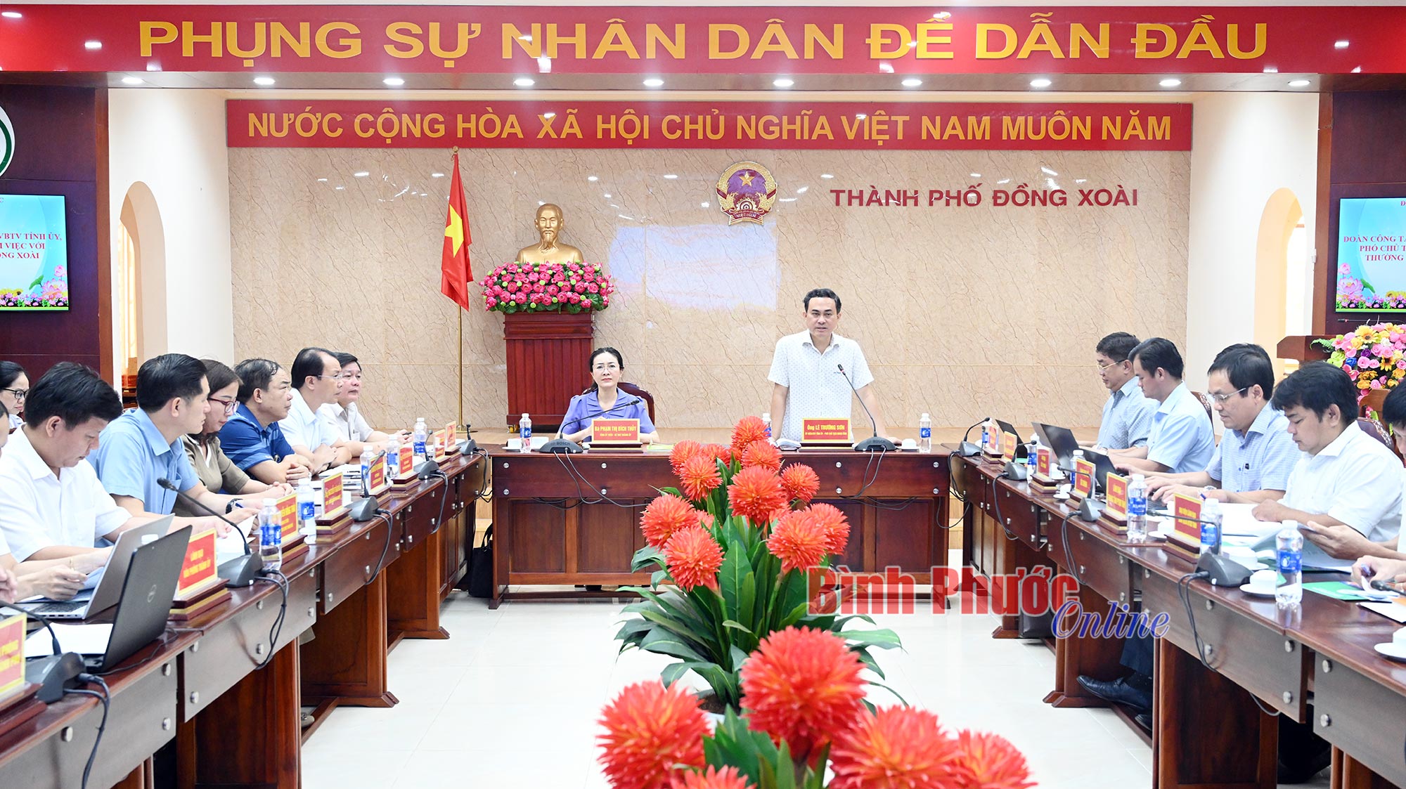 Phó Chủ tịch UBND tỉnh Lê Trường Sơn làm việc với Thành ủy Đồng Xoài
