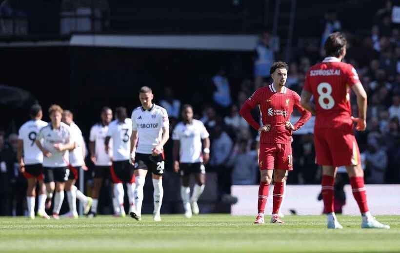 Premier League: Liverpool thua sốc, xác định đội đầu tiên xuống hạng
