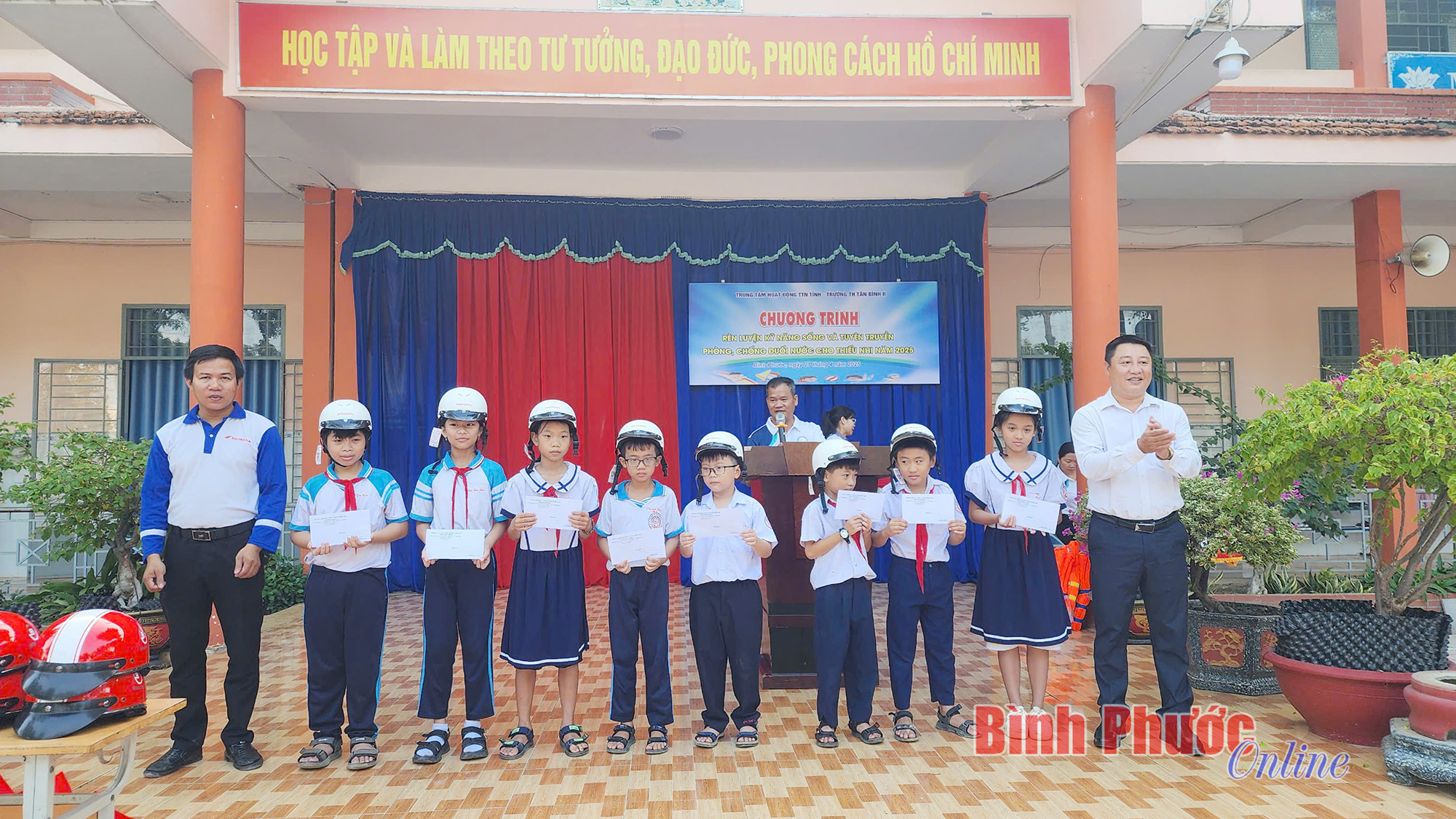 Rèn luyện kỹ năng sống và tuyên truyền phòng, chống đuối nước cho học sinh