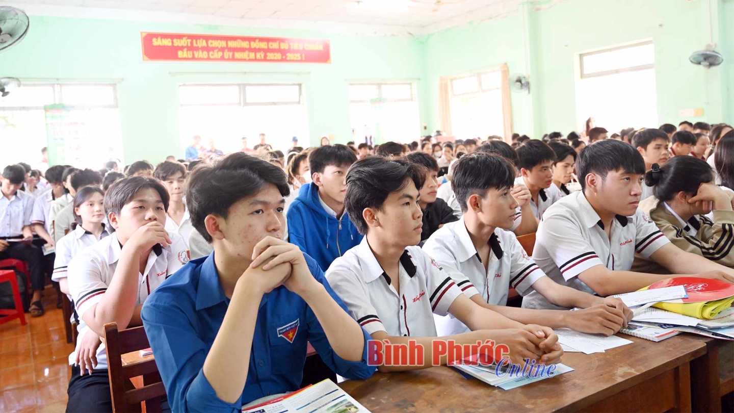 Tăng cường tư vấn hướng nghiệp cho học sinh THCS và THPT