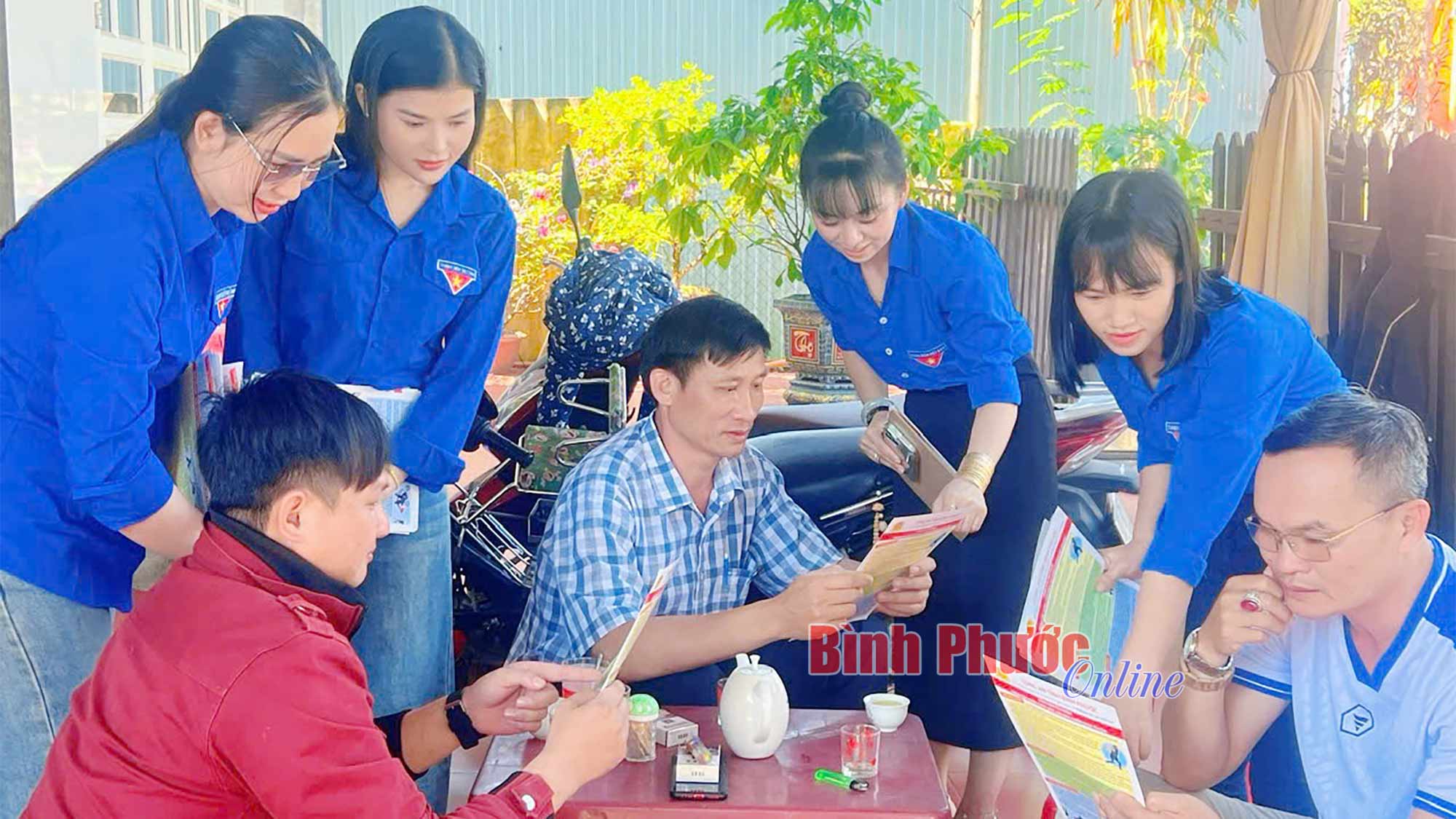 Dấu ấn đội hình thanh niên tình nguyện "Bình dân học vụ số"